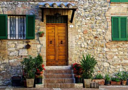 Самая дешевая недвижимость в италии самая большая страна в великобритании