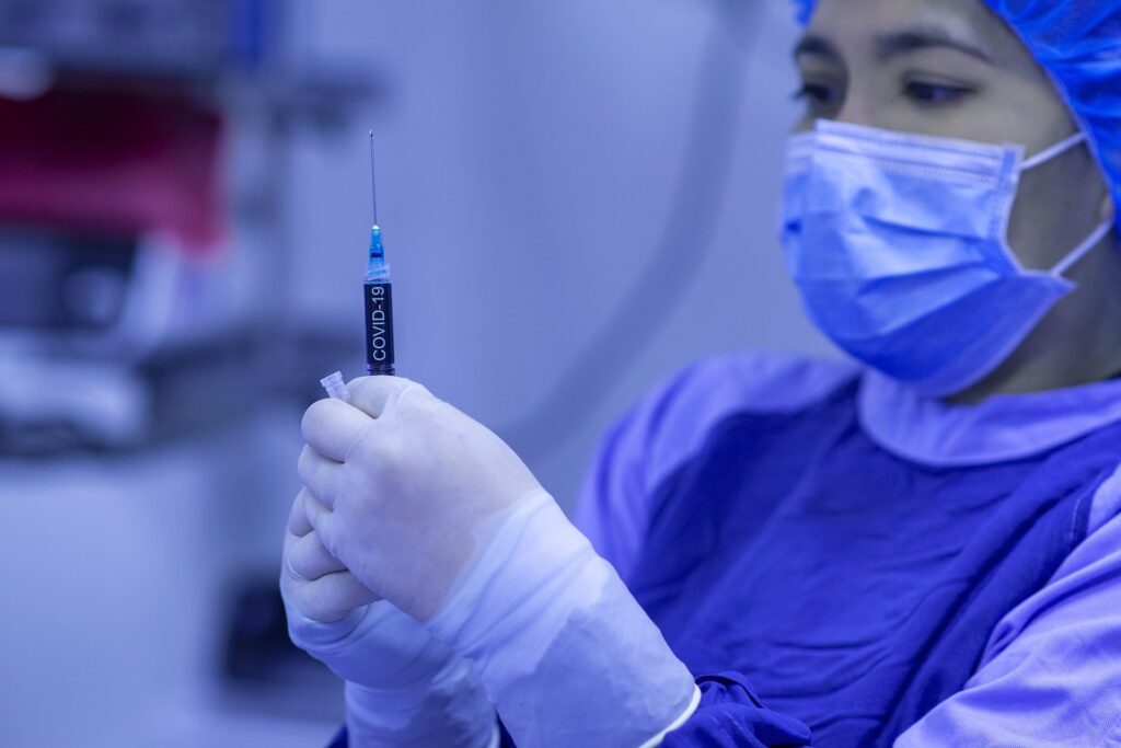 Вакцина Pfizer-BionTech от коронавируса: правда и мифы