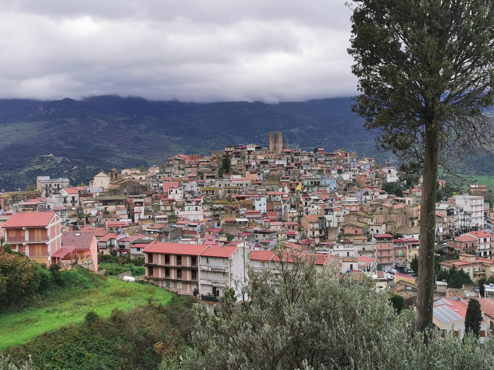 dom_za_1_evro_na_sicilii_pettineo_primknul_k_proektu
