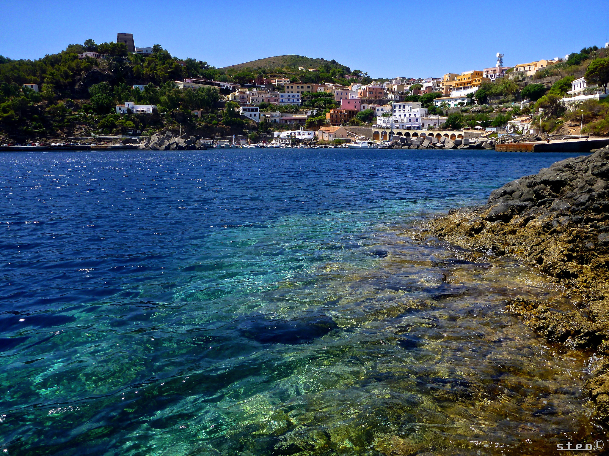 ustica_village_from_the_sea
