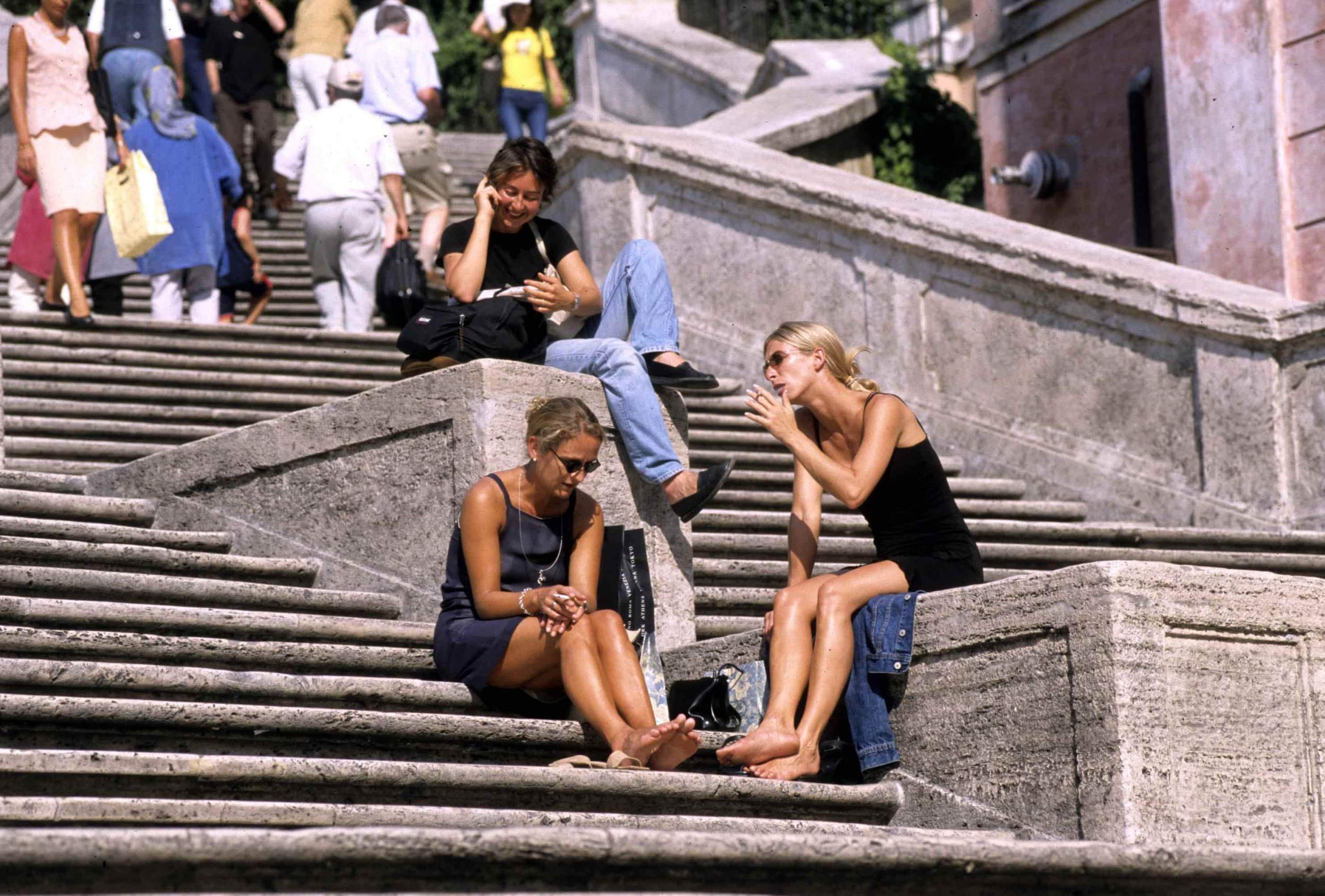 kakovy_shtrafy_dlya_turistov_sovershayushchih_akty_vandalizma_v_otnoshenii_drevnih_pamyatnikov_italii