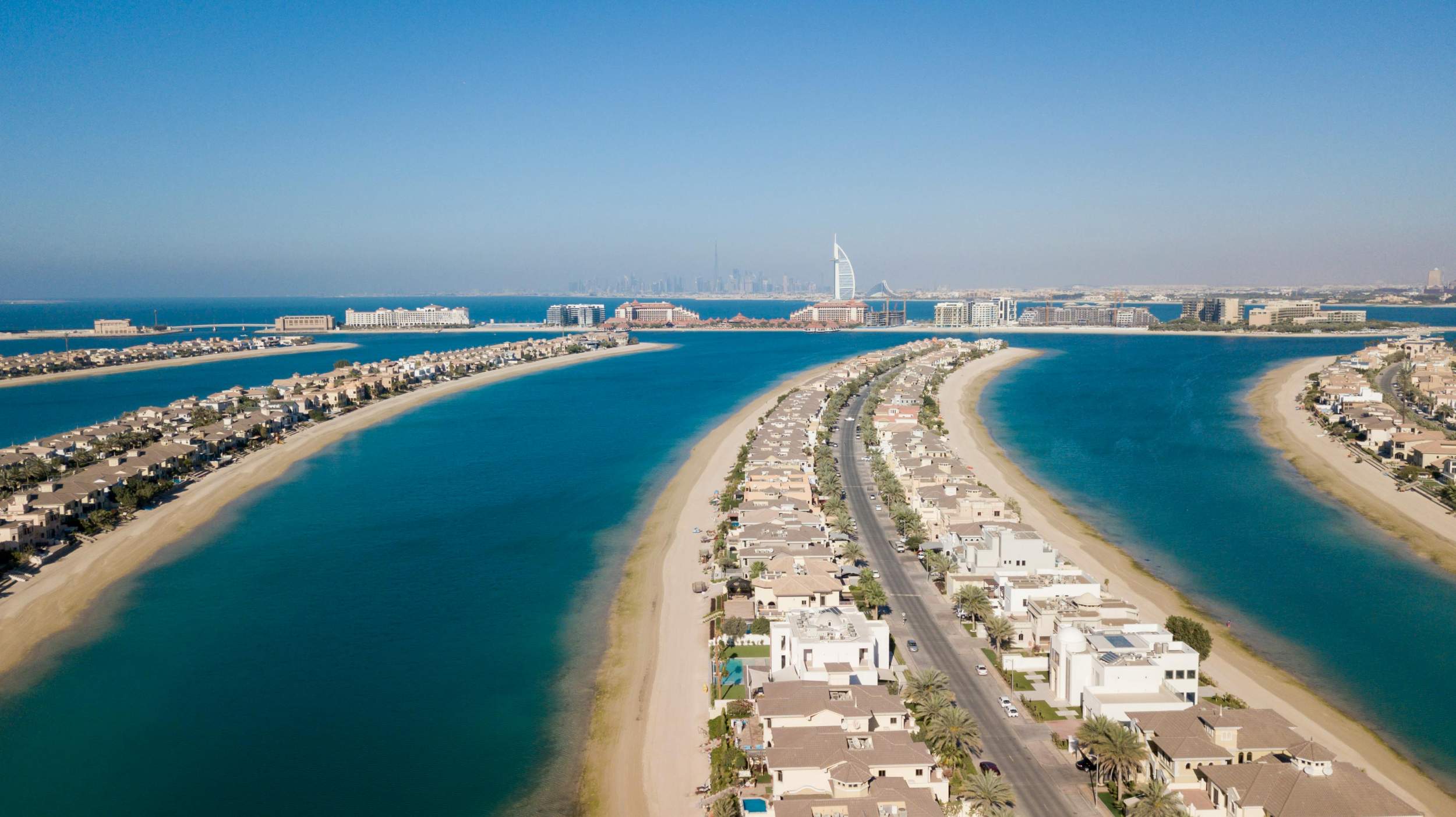 sud_neapolya_hochet_konfiskovat_ostrov_v_dubae