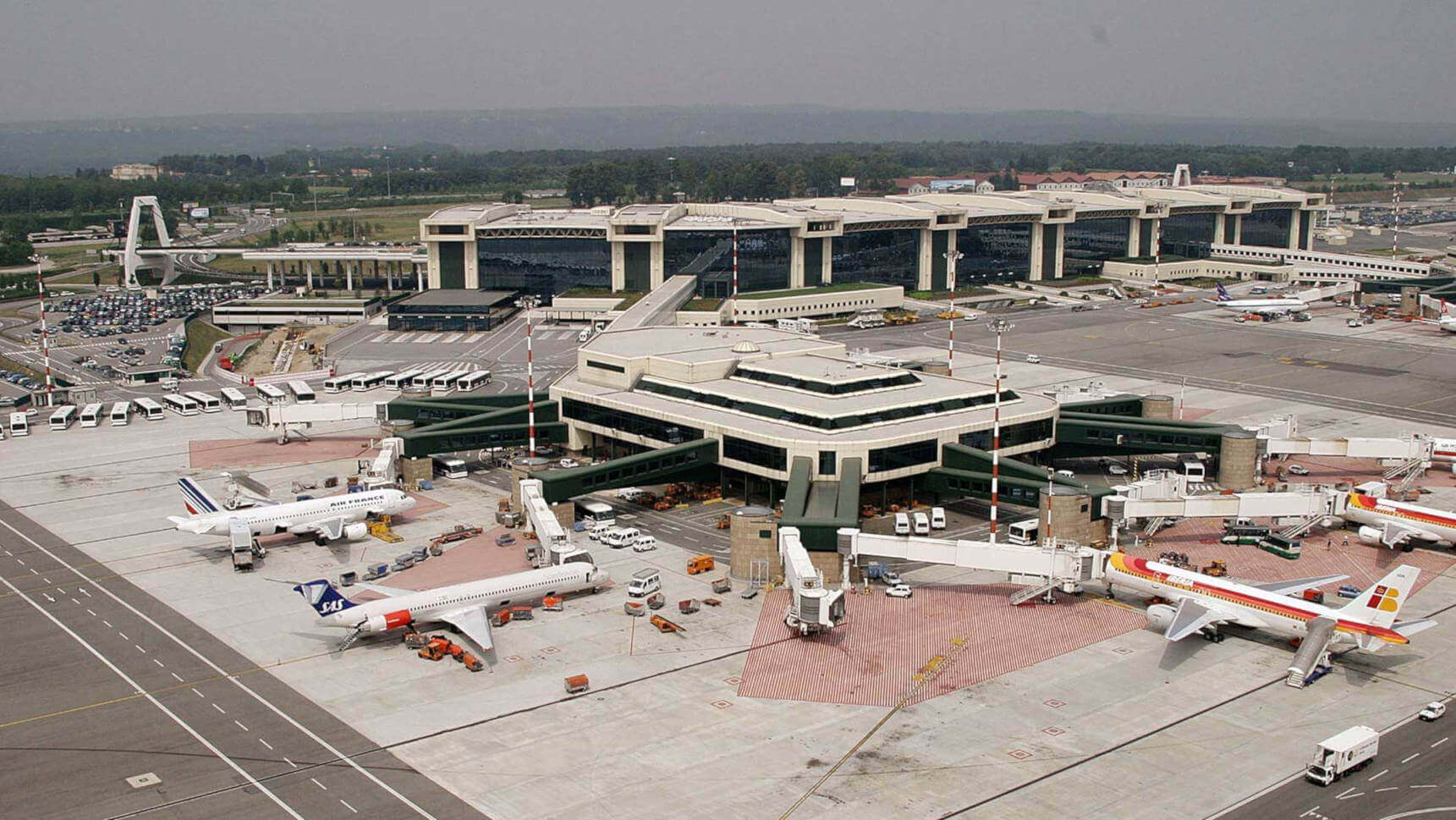 aeroport_malpensa_pereimenuyut_v_chest_silvio_berluskoni_bylo_by_umestnee_posvyatit_emu_aeroport_linate