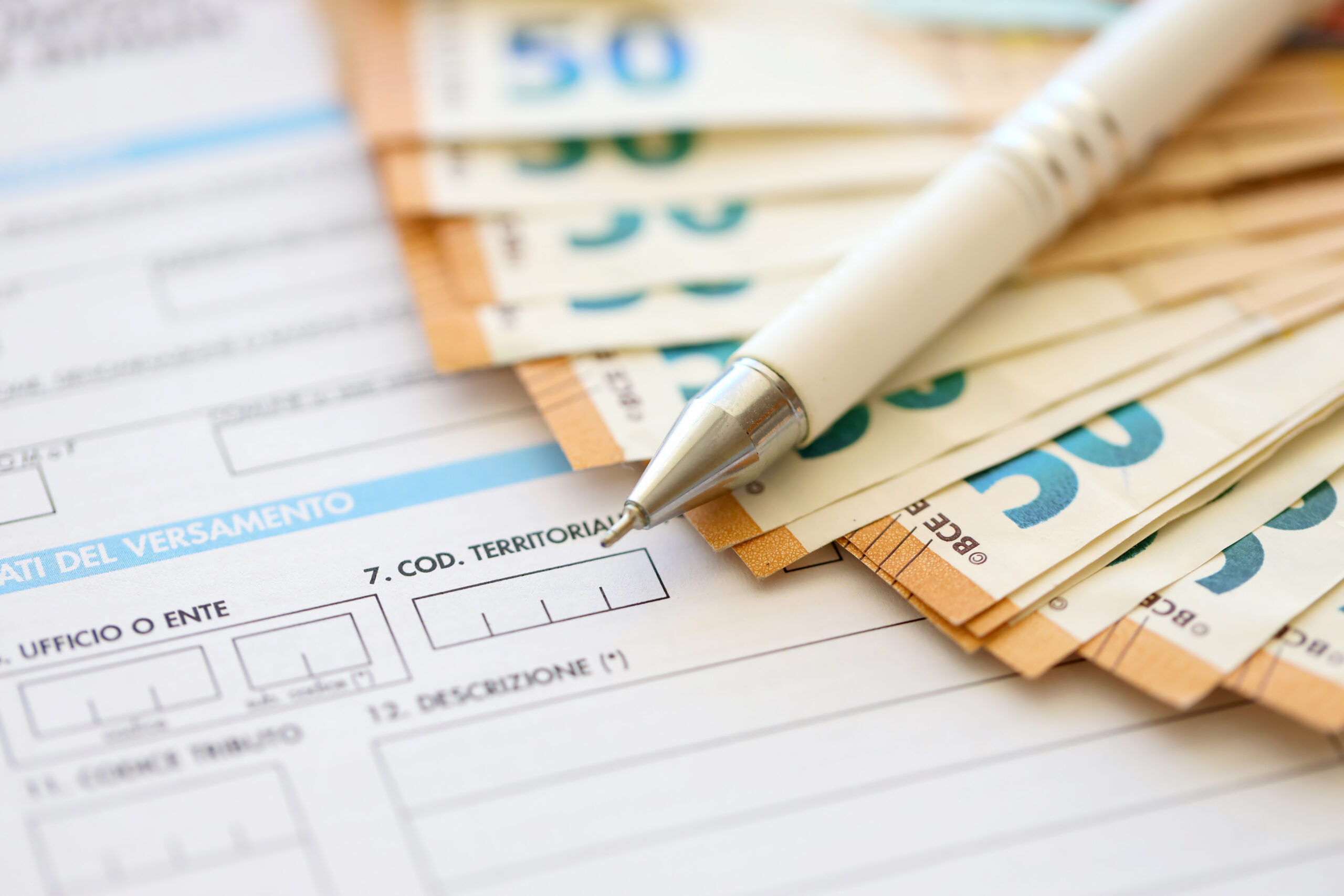 filling-italian-tax-form-process-with-pen-and-euro-2025-07-14-22-49-49-utc
